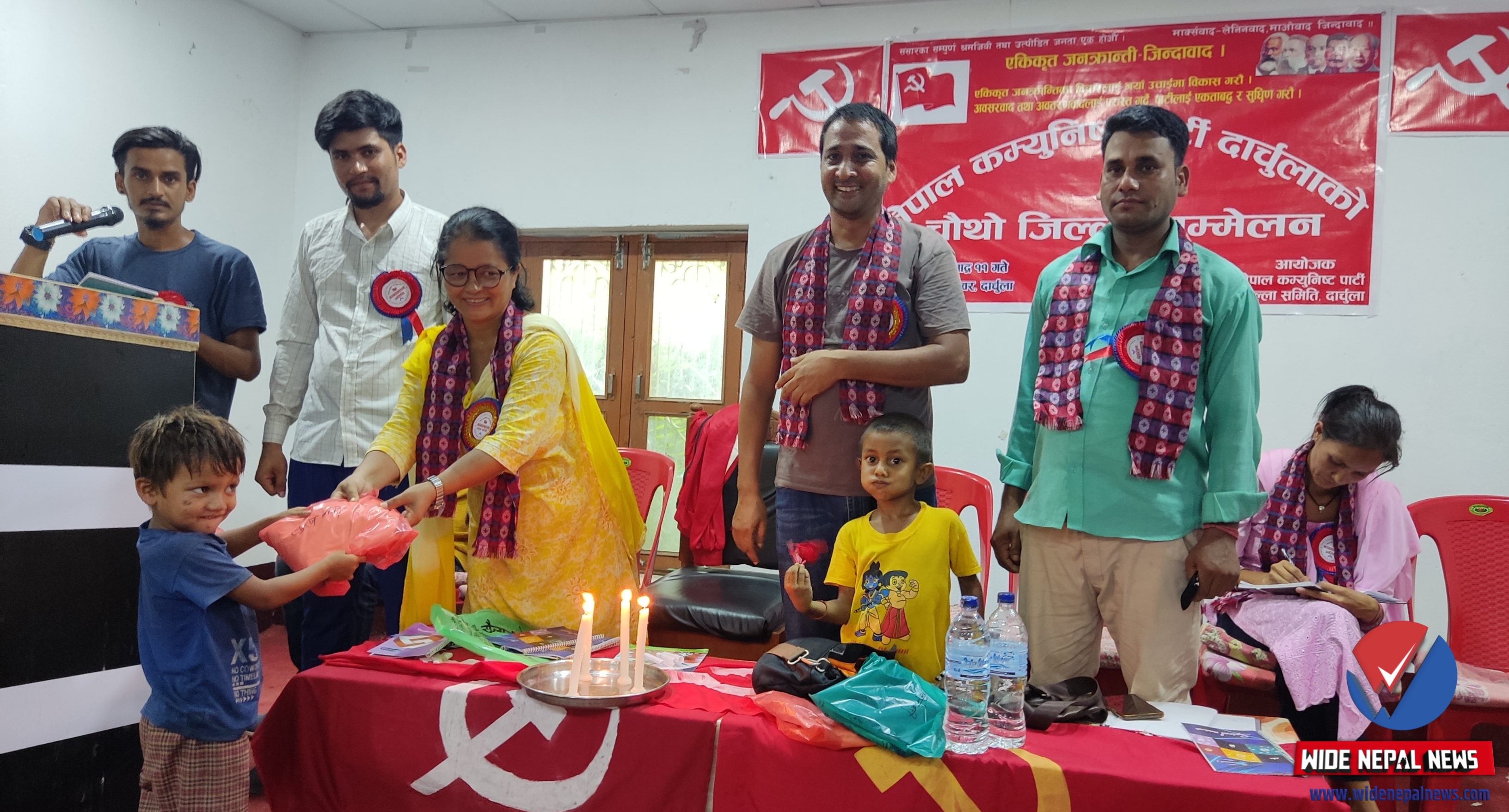 विप्लवको पार्टीले लियो वादी समुदायको सामाजिक व्यवस्थापनको जिम्मा, बालबालिकालाई पोसाक वितरण