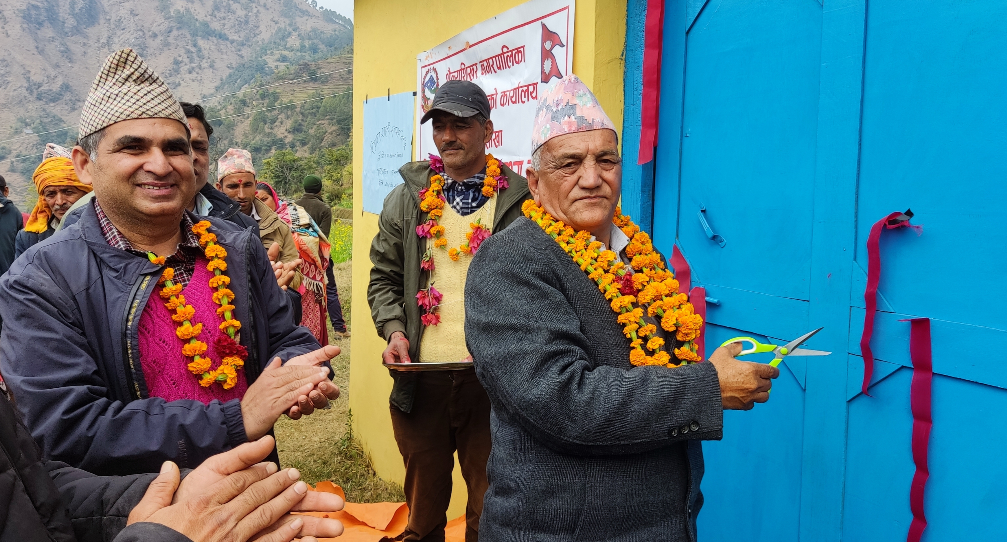 शैल्यशिखरमा ४ वर्षदेखि अलपत्र रहेको स्वास्थ्य केन्द्र सञ्चालनमा आयो, मेयर धामीले गरे उद्घाटन