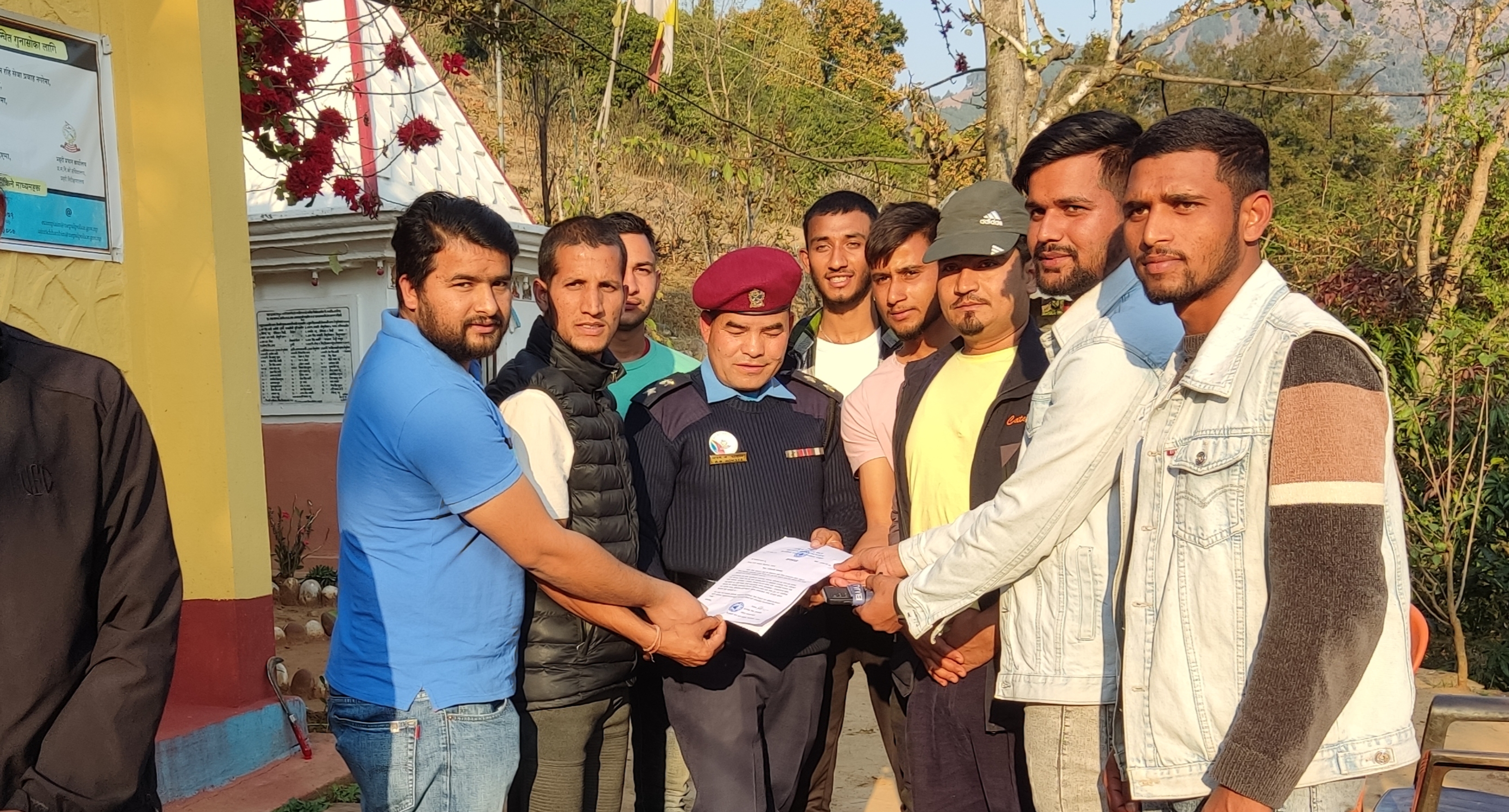 गोकुलेश्वरमा लागुऔषध नियन्त्रणको माग राख्दै रास्वपाद्धारा प्रहरीलाई ज्ञापनपत्र