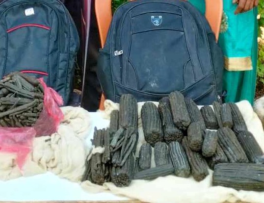 गोकुलेश्वरमा प्रहरीद्धारा झण्डै ९ किलो चरेससहित २ जना नियन्त्रणमा
