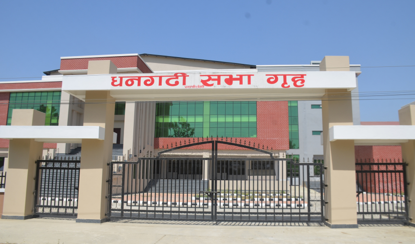 साढे २८ करोड खर्चेर निर्माण गरिएको सभागृह दुई वर्षदेखि अलपत्र