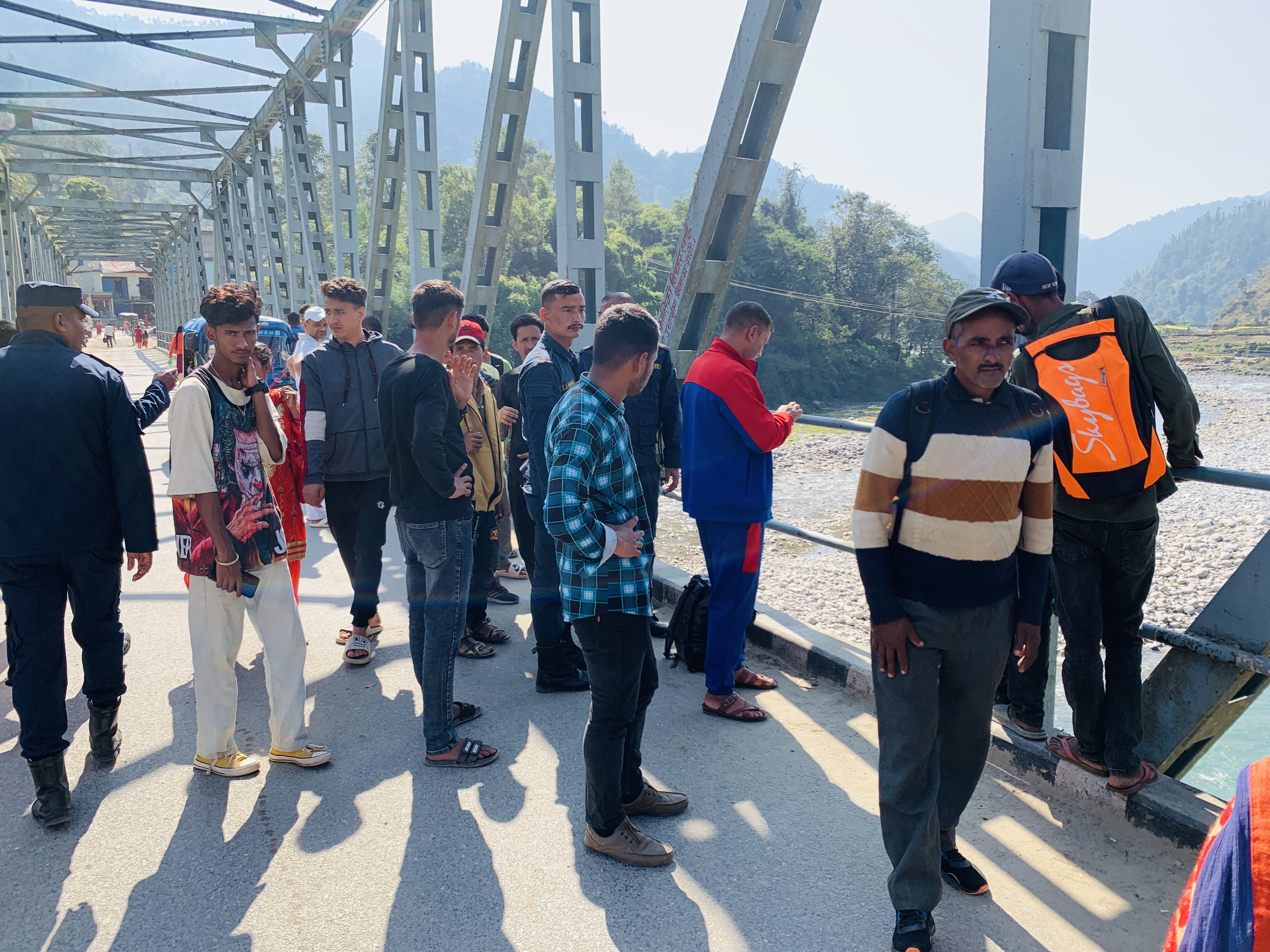 गोकुलेश्वरस्थित दार्चुला–बैतडी जोड्ने मोटरेबल पुलबाट खसेर चमेलिया नदीमा एक पुरुष बेपत्ता