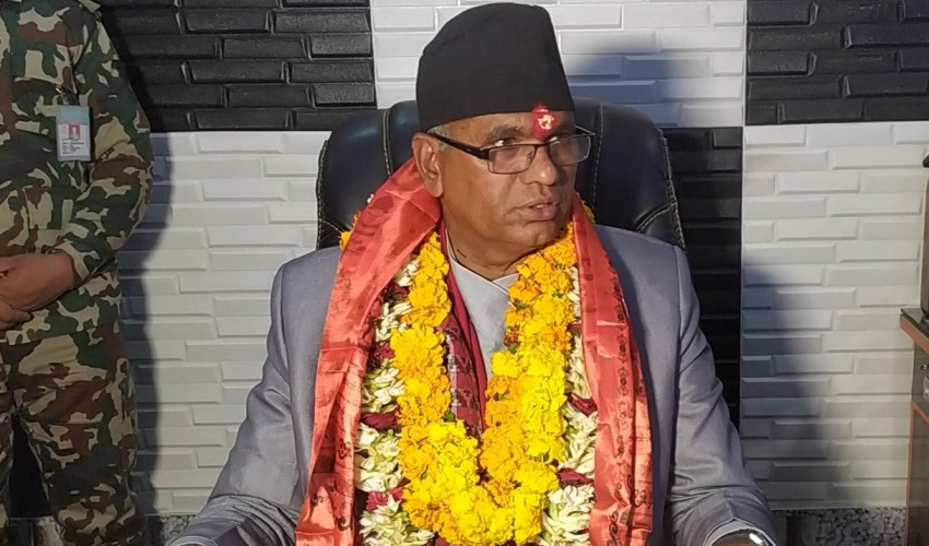 विस्वासको मत खोज्न  सुदूरपश्चिमका मुख्यमन्त्री काठमाण्डौँमा