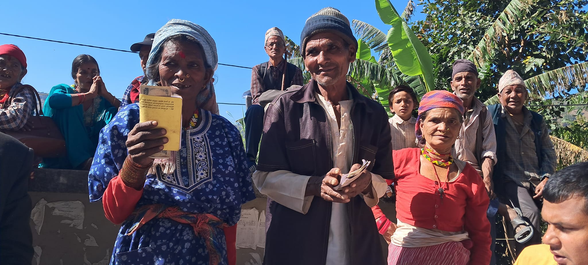 घरदैलोमै सामाजिक सुरक्षा भत्ता बितरण हुन थालेपछि वृद्धवृद्धालाई सहज