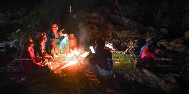 खुला आकासमुनि भूकम्प पीडितको बास