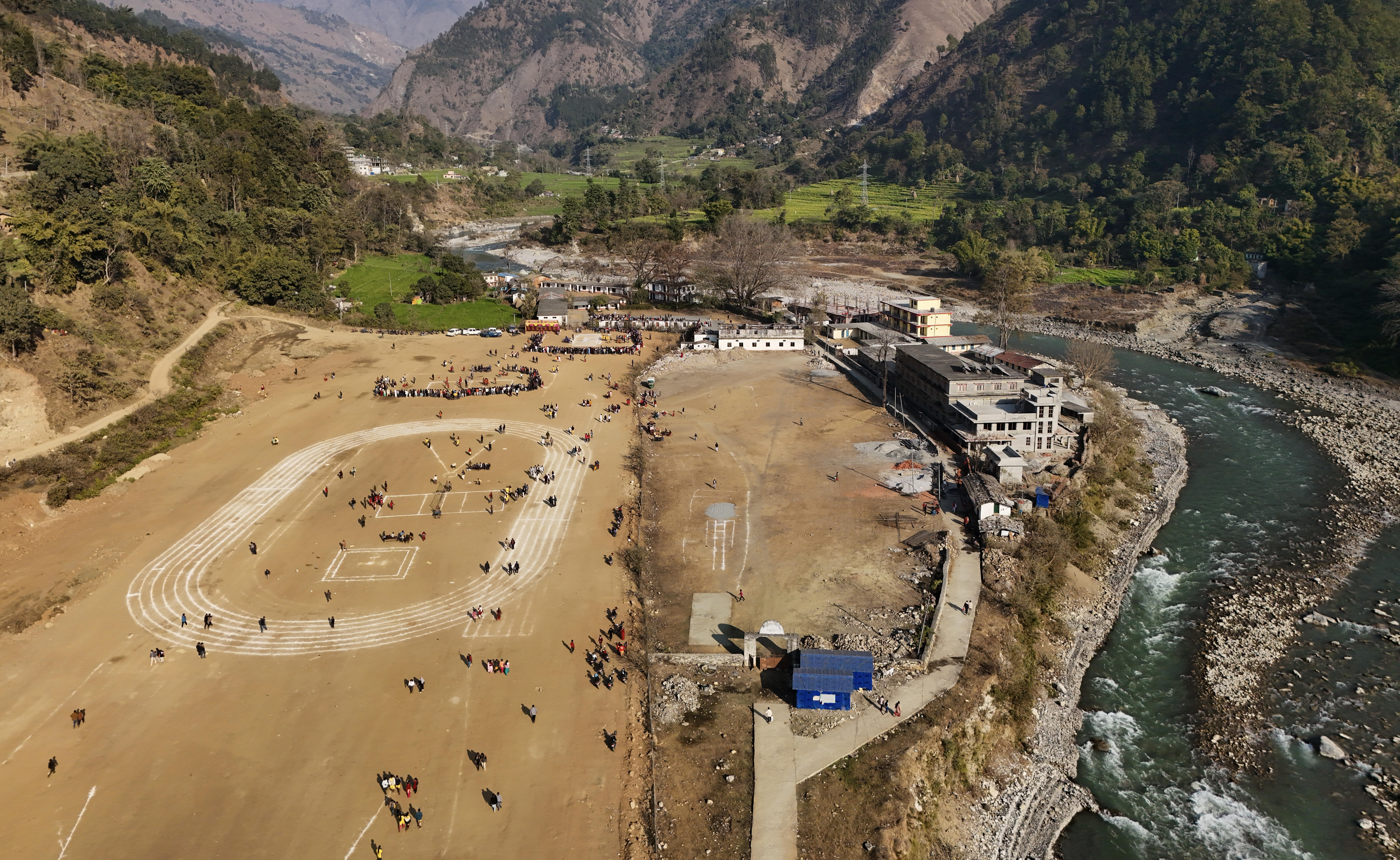 शैल्यशिखर नगरपालिकास्तरीय राष्ट्रपति रनिङ सिल्डको उपाधी गलैनाथ मा.वि. झरकाडाँको पोल्टामा